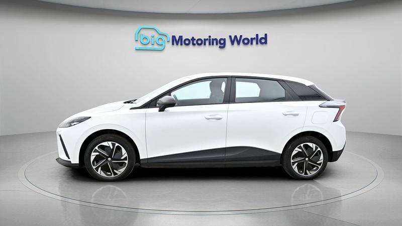 Used MG MG4 EV SE 319 kW (435 HP) 2023 White Hatchback