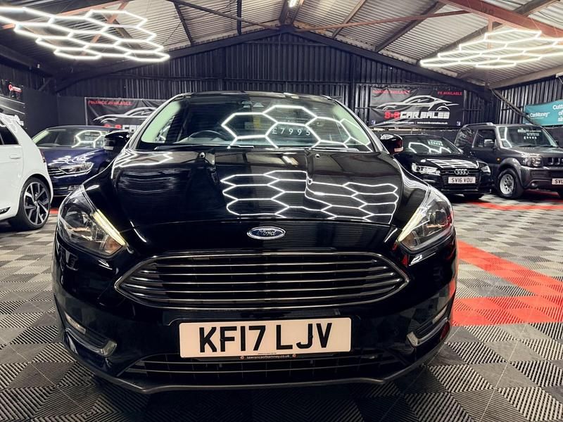 Used Ford Focus Titanium 125 HP (91 kW) 2017 Black Hatchback
