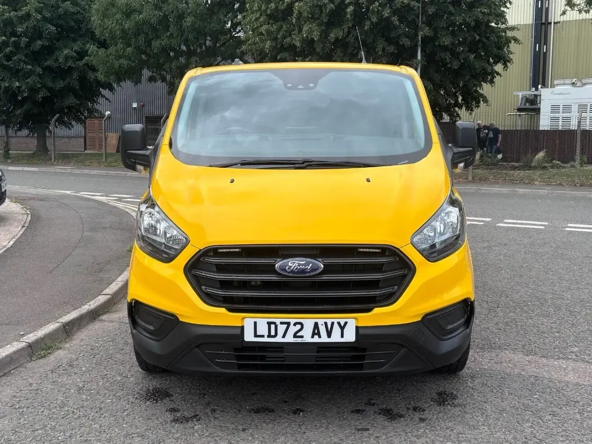 Used Ford Transit Custom 130 HP (95 kW) 2022 Yellow Van