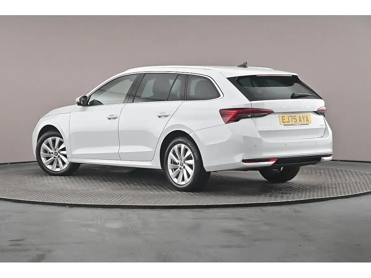 Used Skoda Octavia SE L 110 HP (80 kW) 2025 Moon white metallic Estate