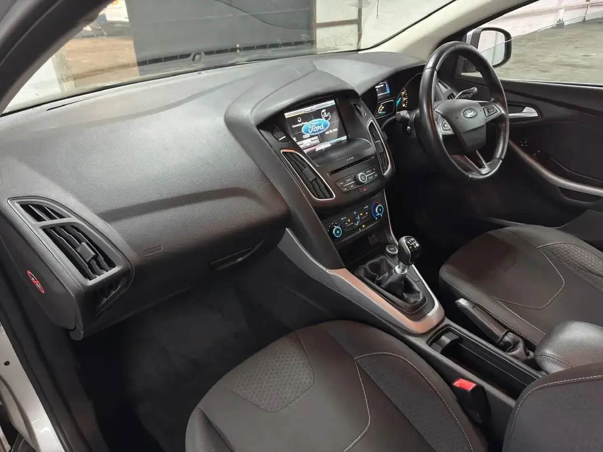 Used Ford Focus Zetec 95 HP (69 kW) 2016 Silver Estate