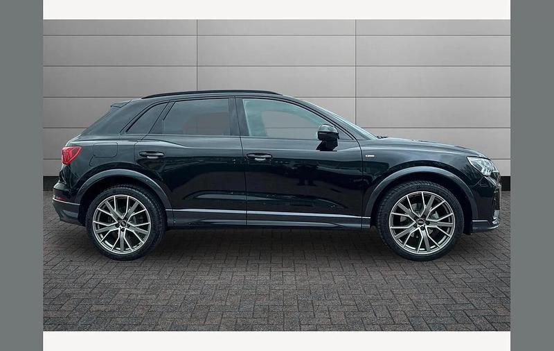 Usado Audi Q3 Black Edition 150 CV (110 kW) 2025 Negro SUV