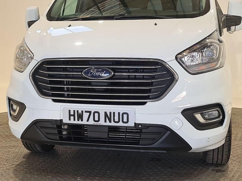 Used Ford Tourneo Custom Zetec 105 HP (77 kW) 2020 White Van