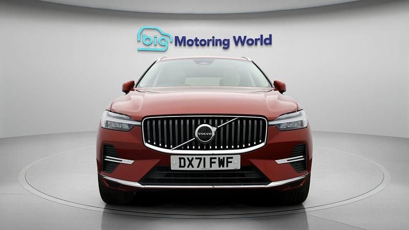 Used Volvo XC60 Inscription 247 HP (181 kW) 2021 Red SUV