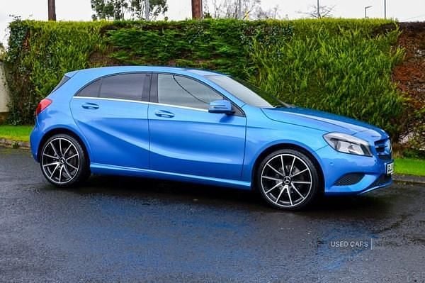 Used Mercedes A180 SE 2013 Blue Hatchback