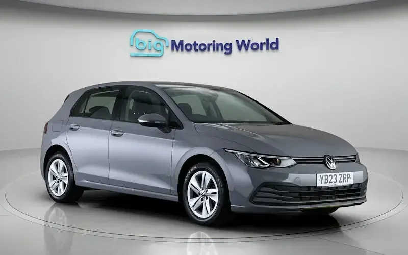 Usado VW Golf VIII S 116 HP (85 kW) 2023 Cinzento Citadino