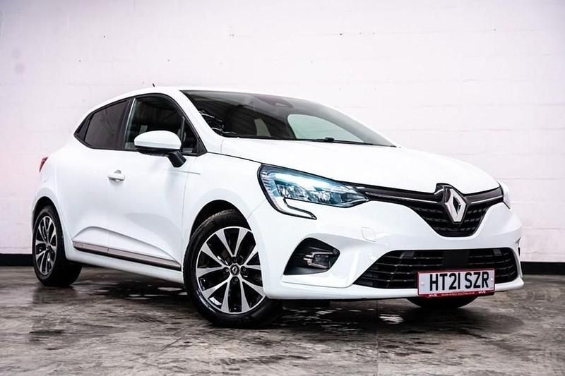 Used Renault Clio V Iconic 85 HP (62 kW) 2021 White Hatchback