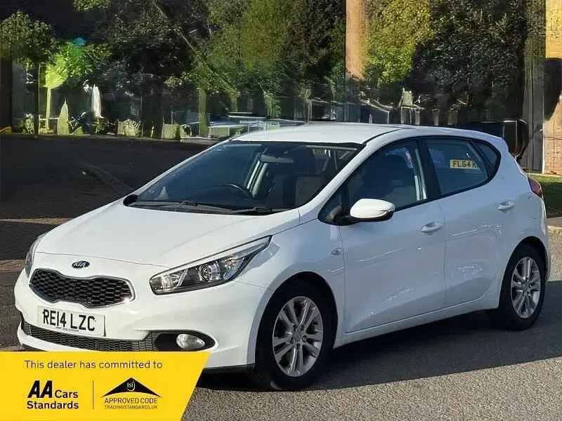 Begagnad Kia Ceed 2014 Vit Halvkombi