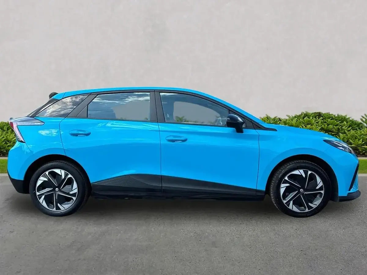 Used MG MG4 EV SE 2023 Blue Hatchback