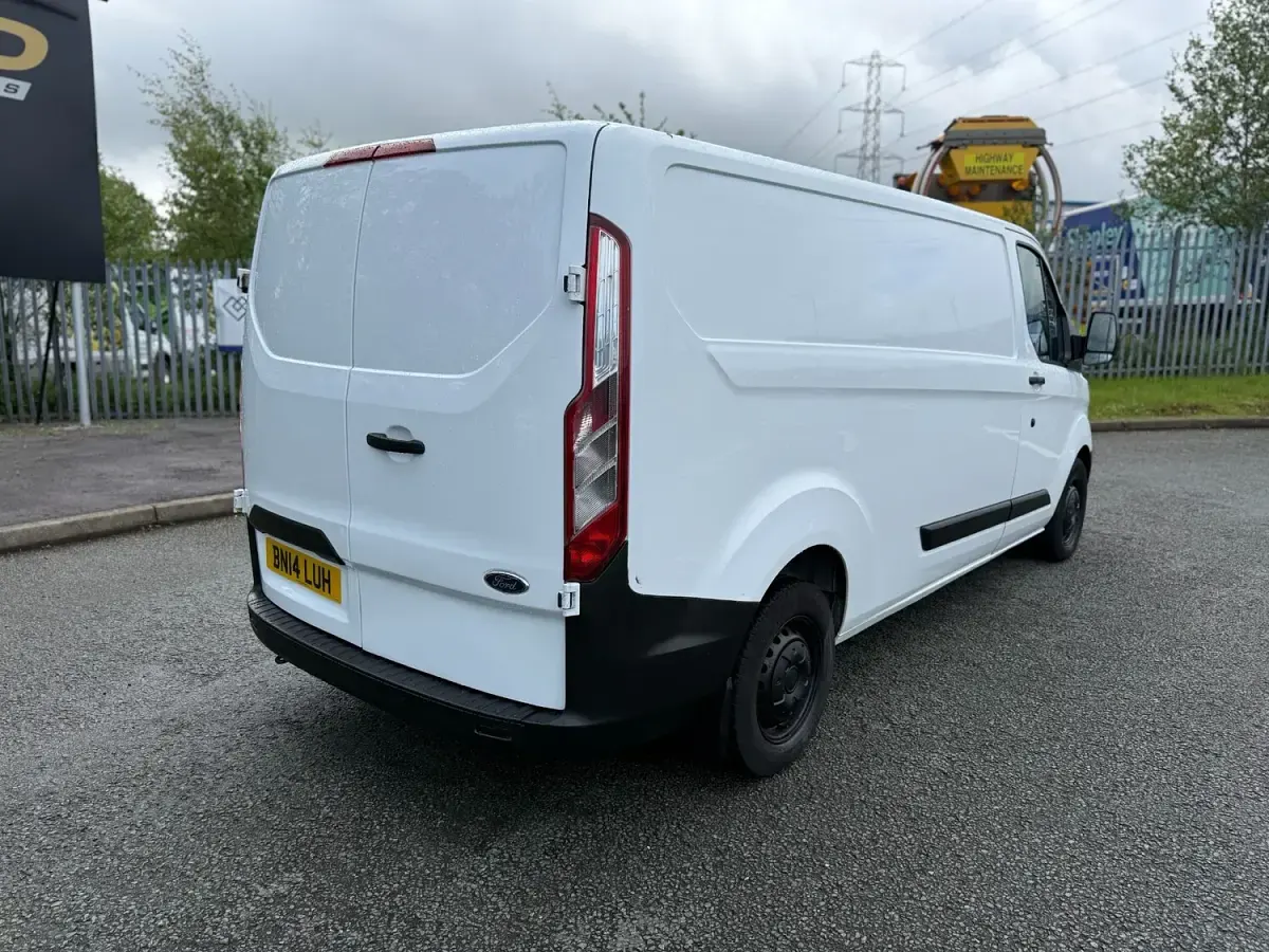 Used Ford Transit Custom 100 HP (73 kW) 2014 White Van