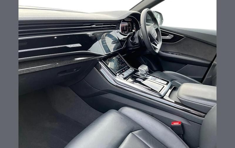 Used Audi Q8 Black Edition 334 HP (245 kW) 2022 White SUV