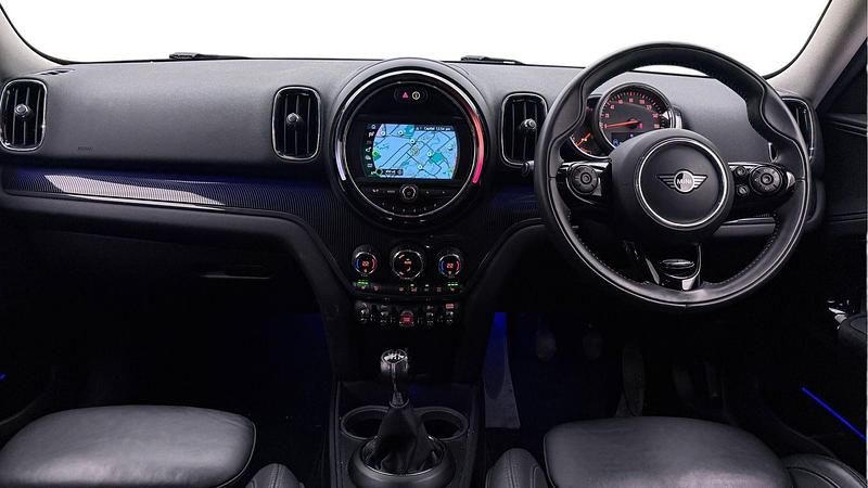 Begagnad Mini Cooper S Countryman Exclusive 189 HK (139 kW) 2019 Silver SUV