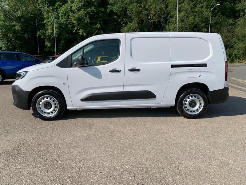 White New 2024 Peugeot Partner MPV | £19,295 (A bit pricey) - Image 1/4