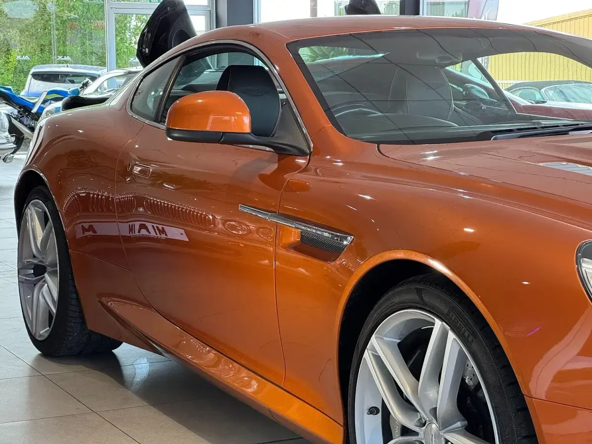 Used Aston Martin Virage 497 HP (365 kW) 2011 Orange Coupe