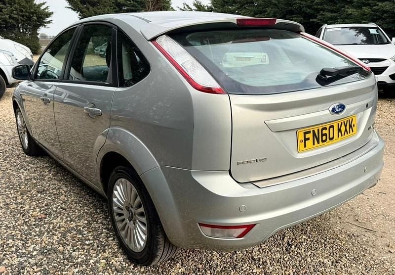Used Ford Focus Titanium 110 HP (80 kW) 2010 Silver Hatchback