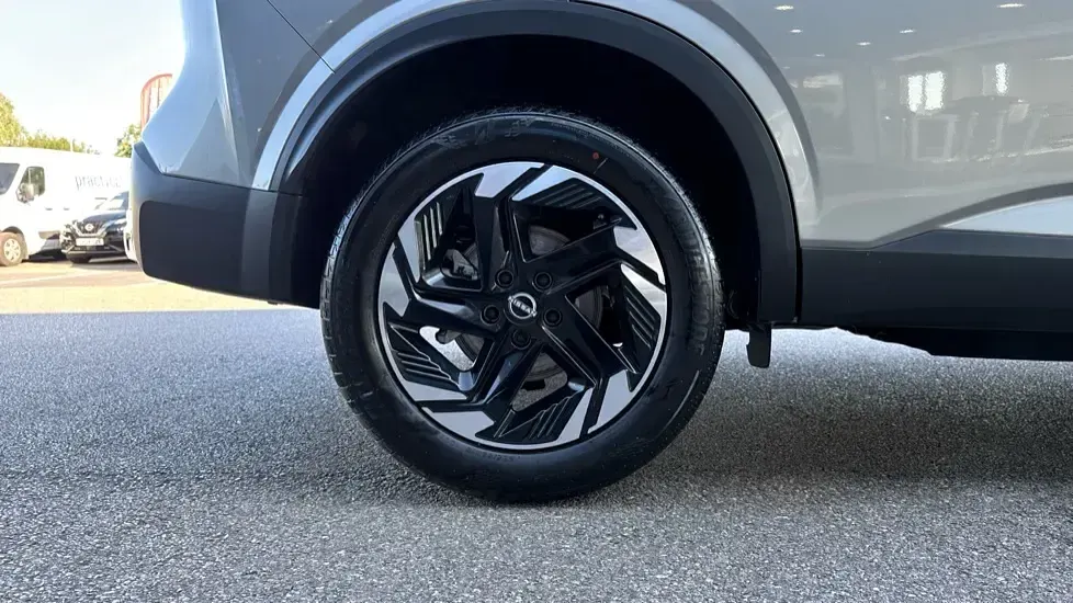 New Nissan Qashqai 140 HP (102 kW) 2026 Blade silver SUV