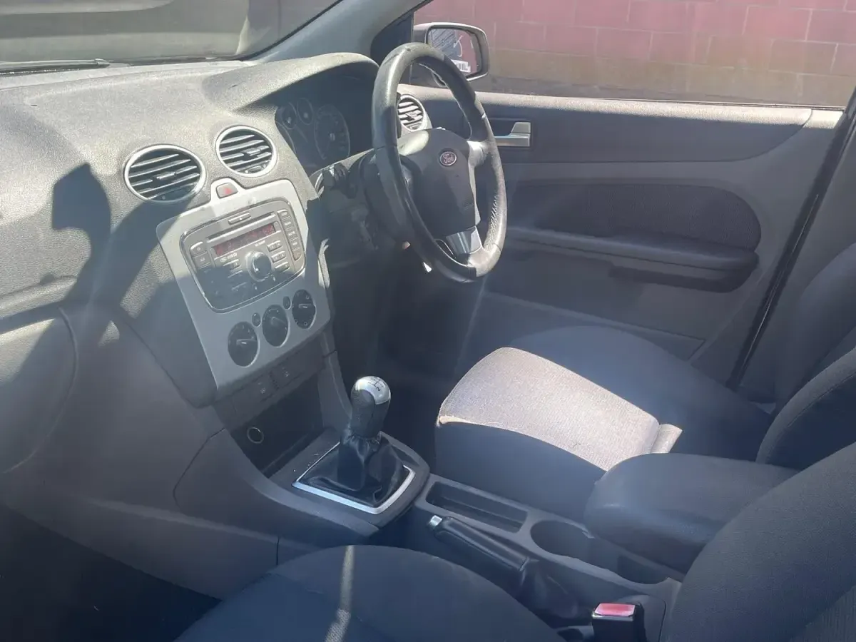 Used Ford Focus Zetec 2007 Silver Hatchback