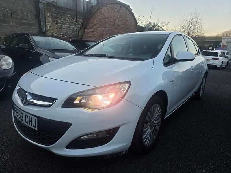 Used Vauxhall Astra 2013 White Hatchback