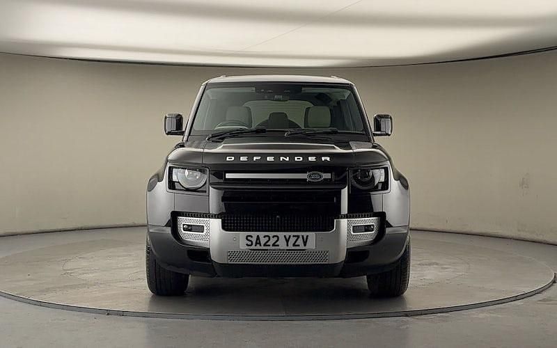 Used Land Rover Defender SE 250 HP (183 kW) 2022 Santorini black SUV