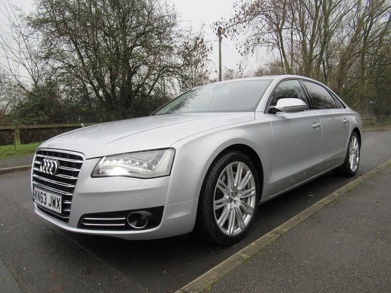 Usado Audi A8 Advanced 414 HP (304 kW) 2013 Prateado Sedan