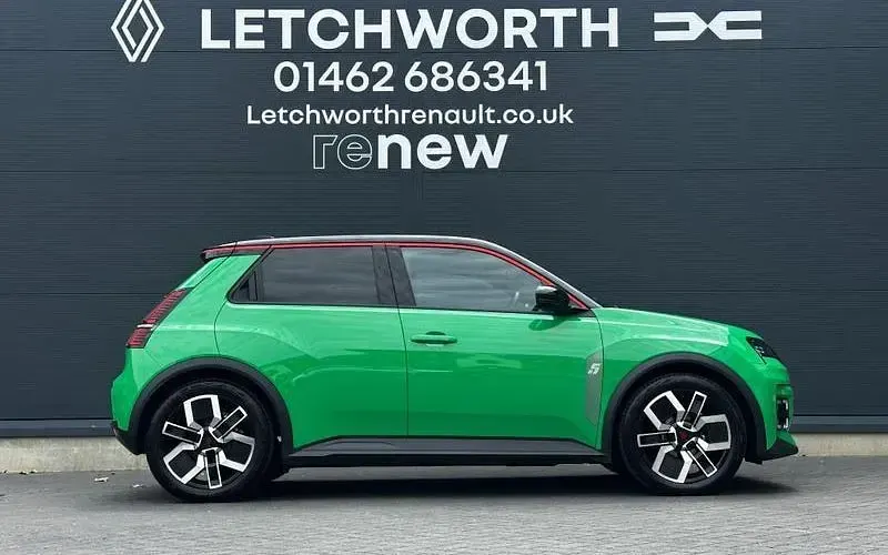 Used Renault 5 E-Tech Komfort 110 kW (150 HP) 2025 Hatchback