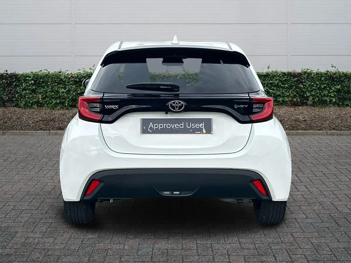 Used Toyota Yaris Design 2024 White Hatchback