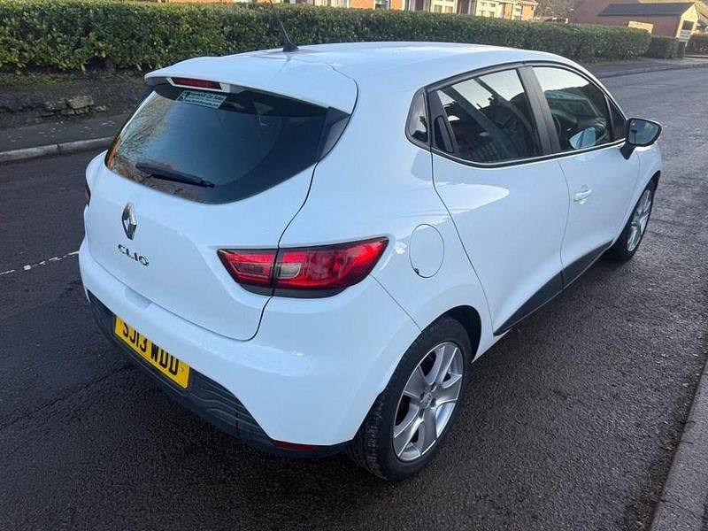 Used Renault Clio IV Expression+ 75 HP (55 kW) 2013 White Hatchback