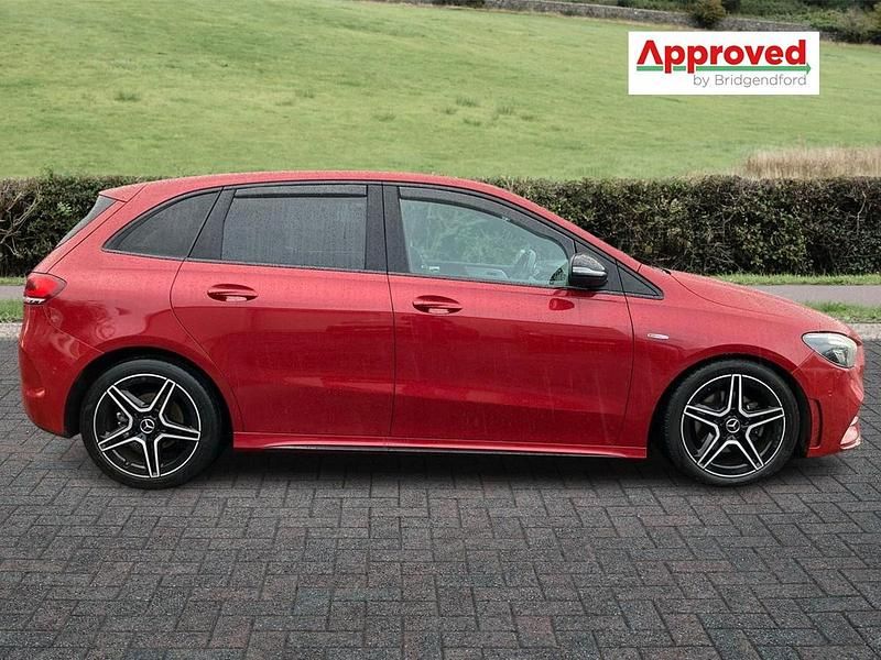 Used Mercedes B200 Executive 2022 Red MPV