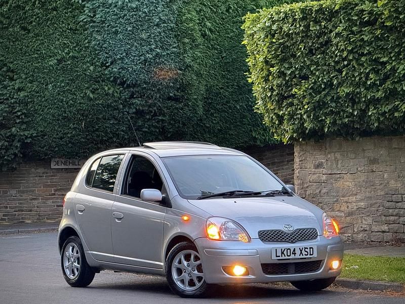 Silver Used 2004 Toyota Yaris | £3,999 (A bit pricey) - Image 1/4