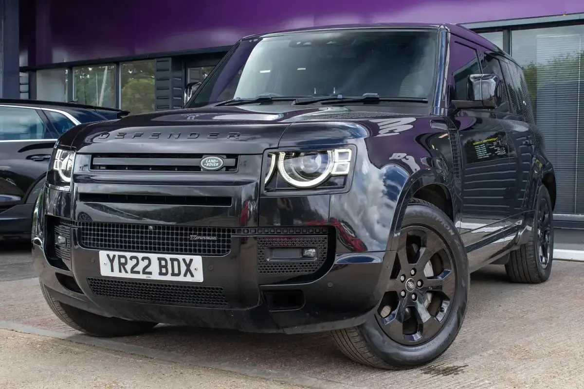 Used Land Rover Defender HSE Dynamic 404 HP (297 kW) 2022 Black SUV