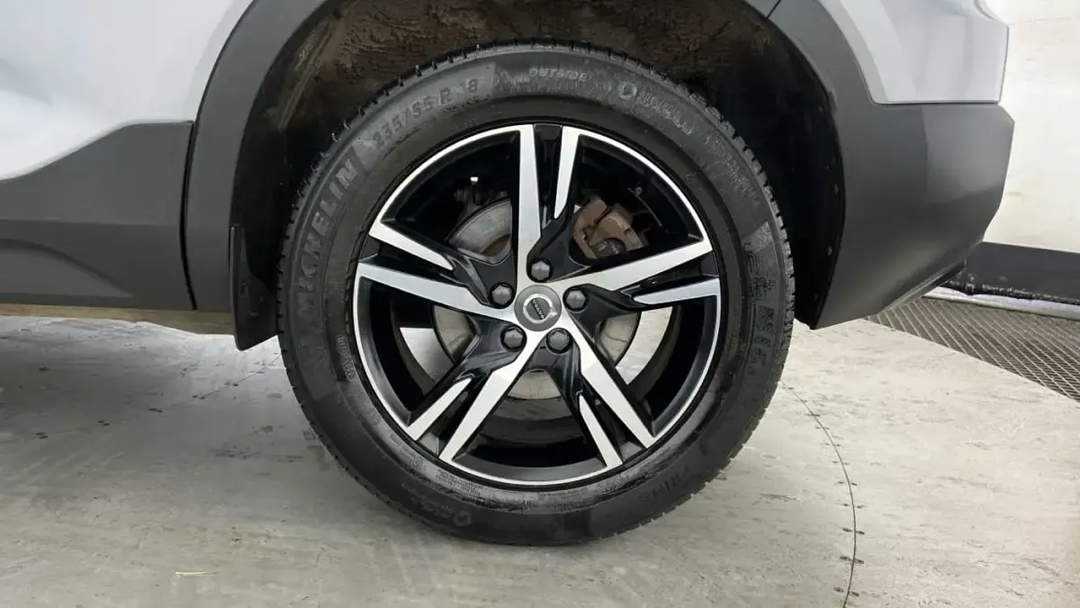 Used Volvo XC40 R-Design 194 HP (142 kW) 2022 SUV