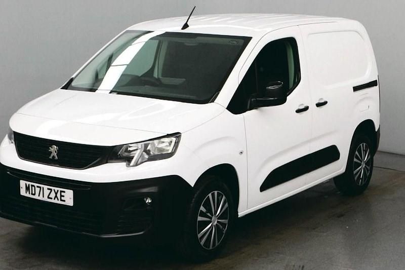 Used Peugeot Partner 100 HP (73 kW) 2022 White MPV