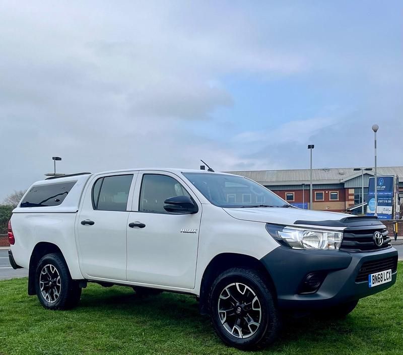 Used Toyota HiLux Active 2018 White Pickup