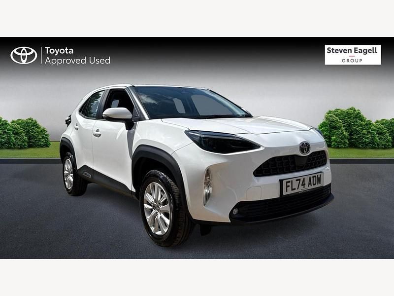 White Used 2024 Toyota Yaris Hybrid Hatchback | £22,289 (Expensive) - Image 1/3