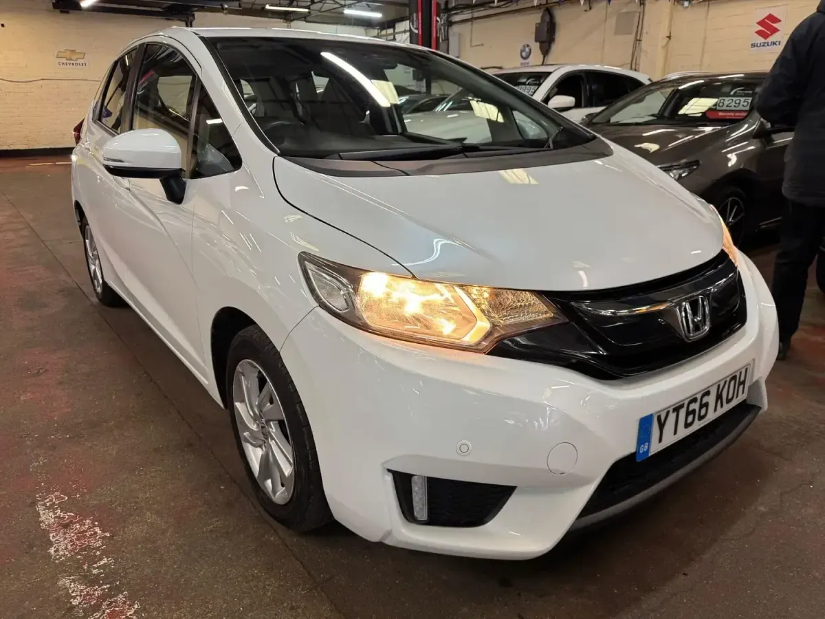 Used Honda Jazz SE 2016 White Hatchback