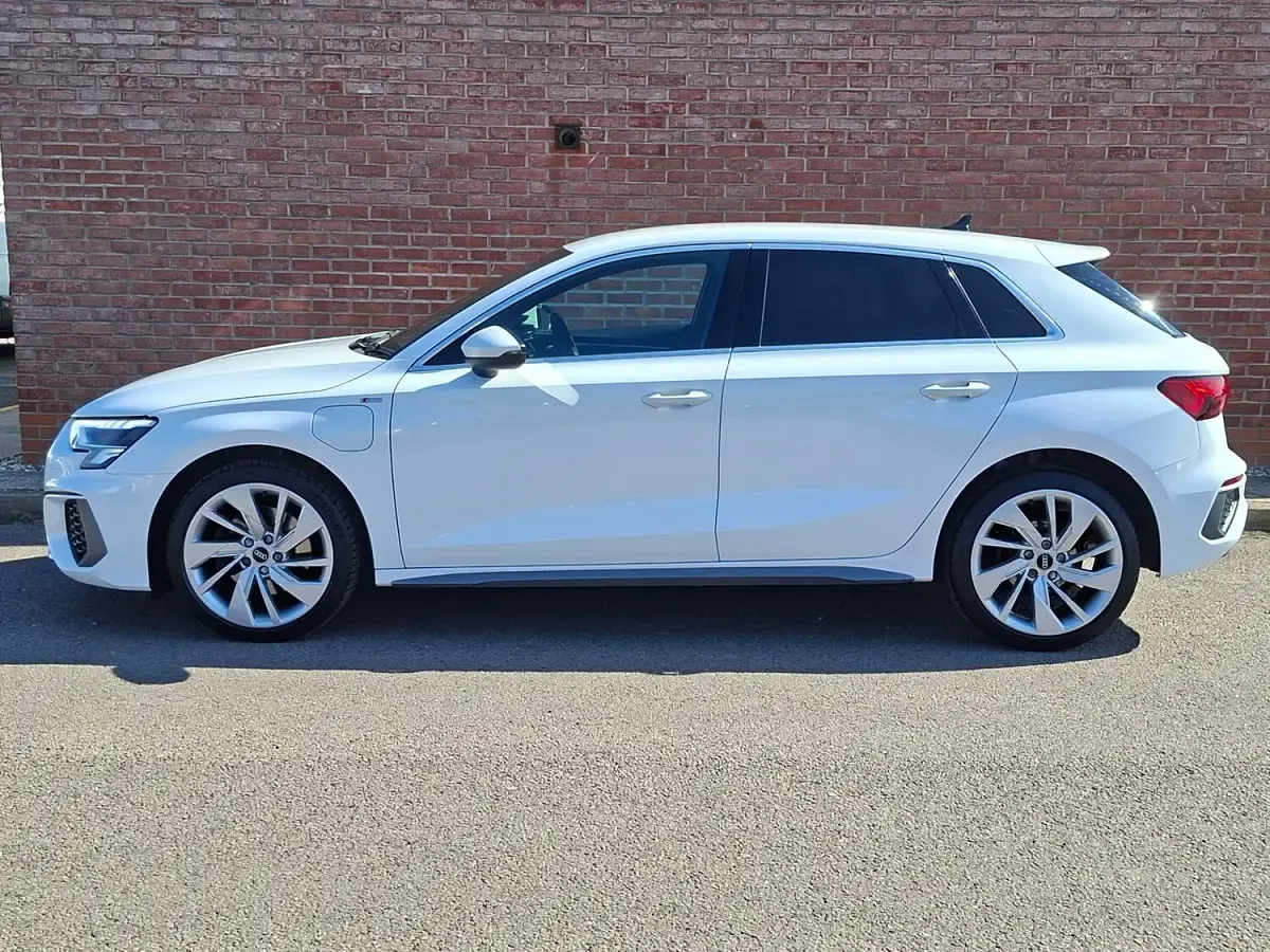 Used Audi A3 e-tron S-Line 204 HP (150 kW) 2021 White Hatchback