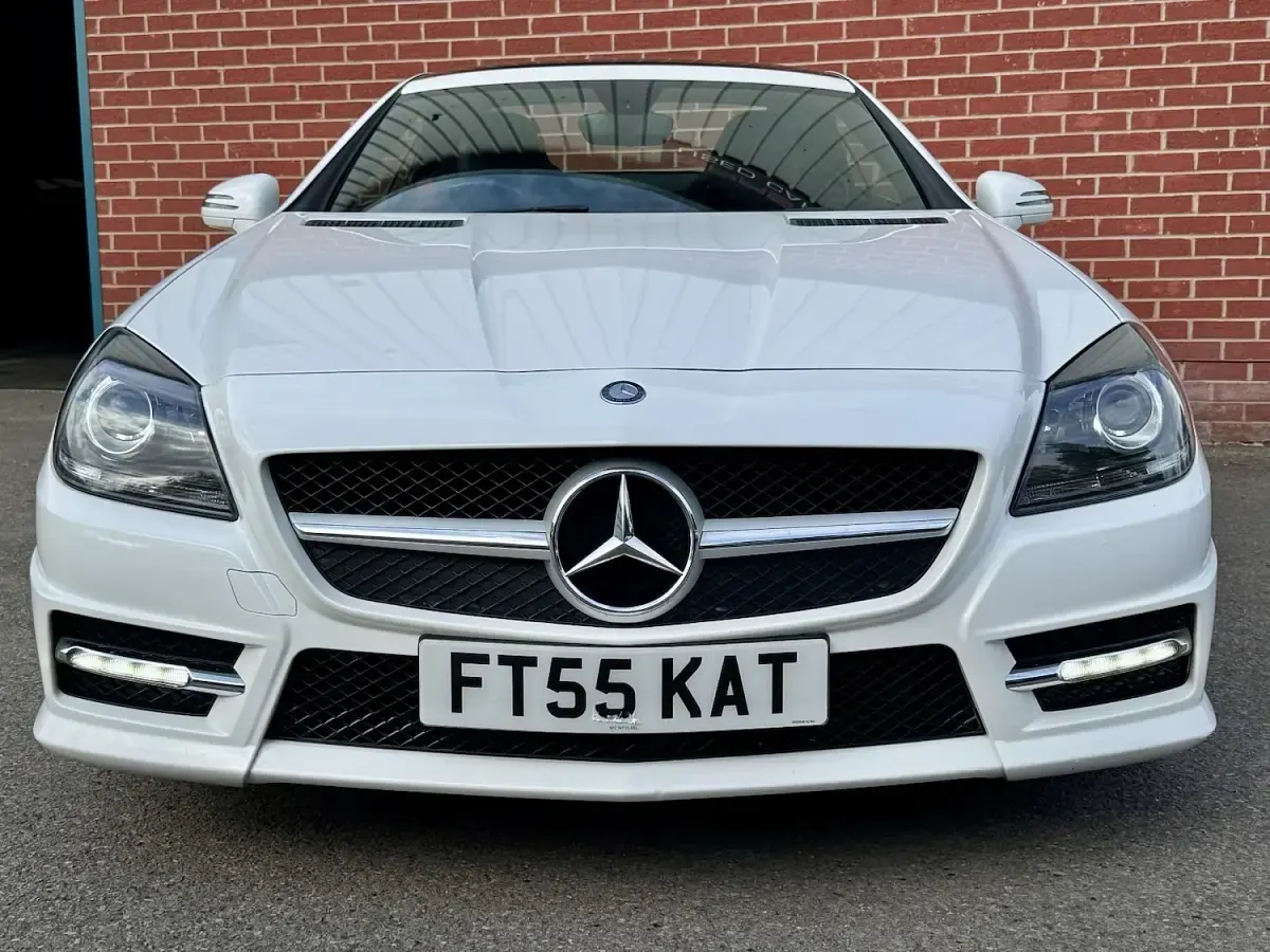 Used Mercedes SLK250 AMG 204 HP (150 kW) 2015 White Cabriolet