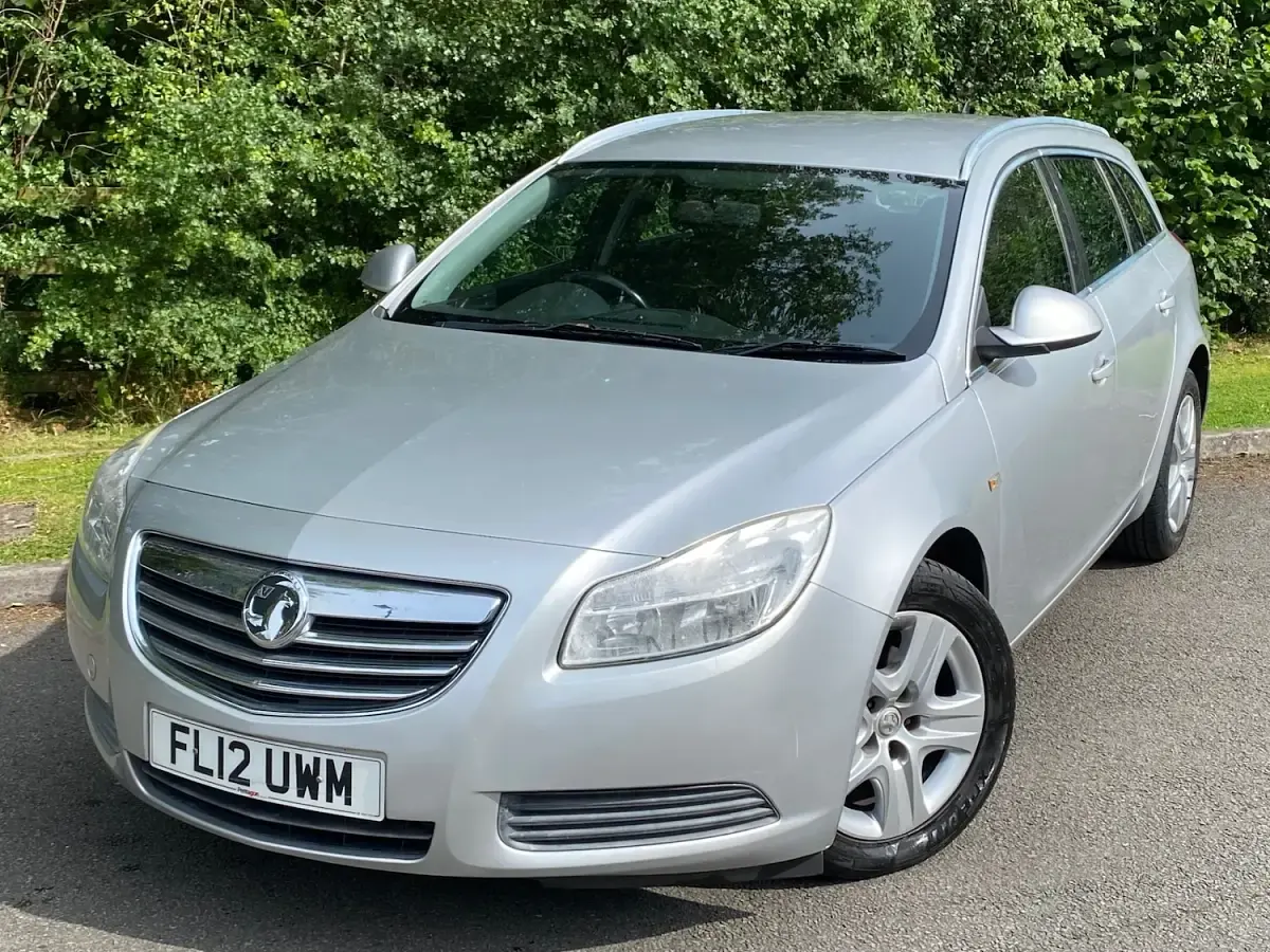 Used Vauxhall Insignia 160 HP (117 kW) 2012 Silver Estate