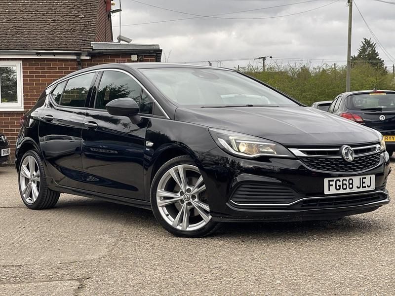 Used Vauxhall Astra SRi 200 HP (147 kW) 2018 Black Hatchback