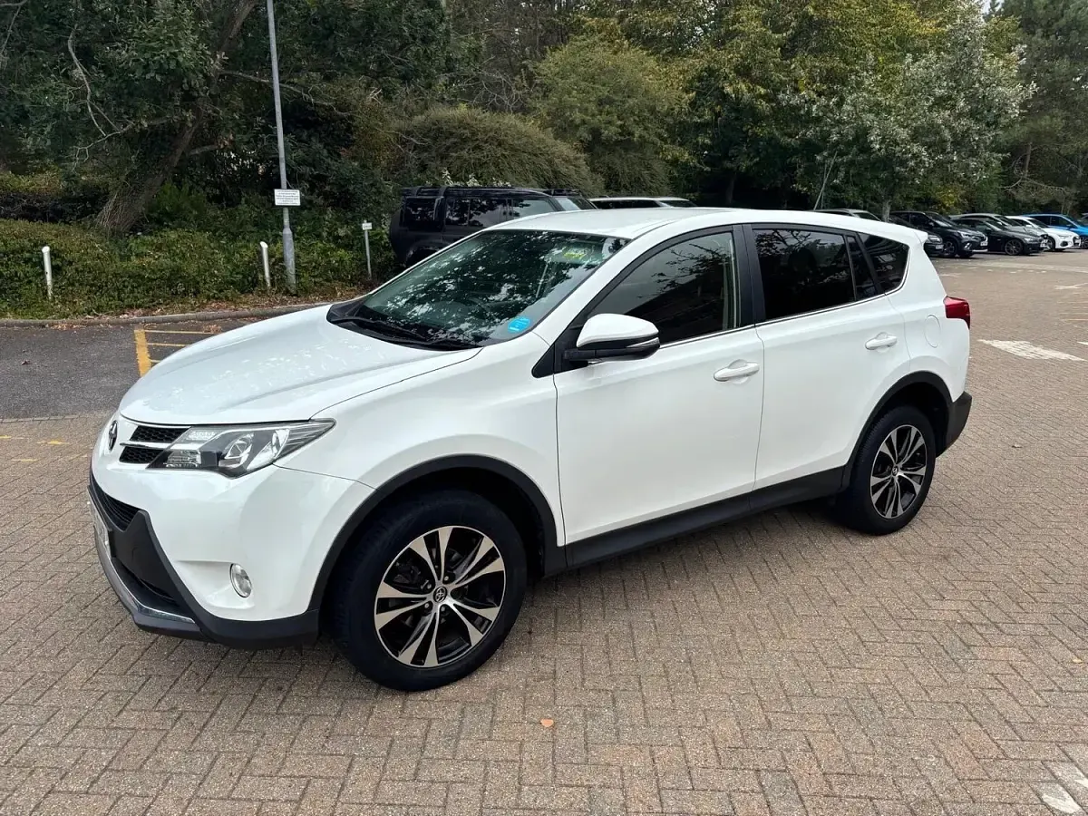 Used Toyota RAV4 124 HP (91 kW) 2015 White SUV