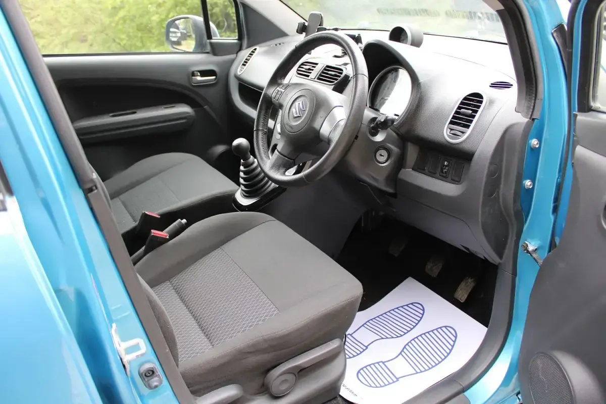 Used Suzuki Splash 65 HP (47 kW) 2012 Blue Hatchback