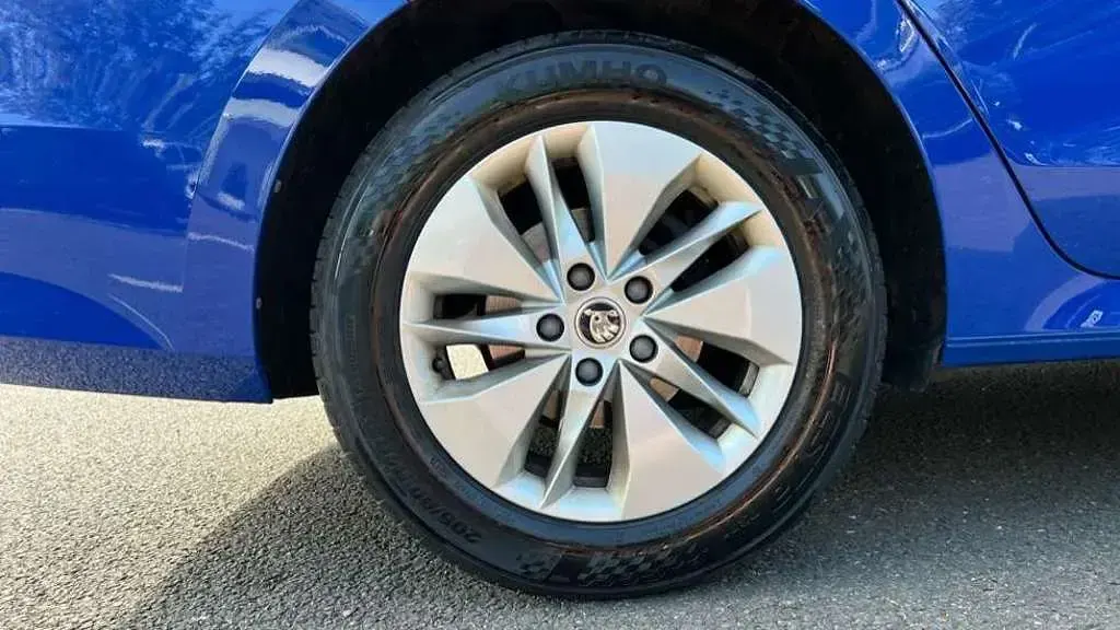 Used Skoda Octavia SE Technology 116 HP (85 kW) 2023 Blue Estate