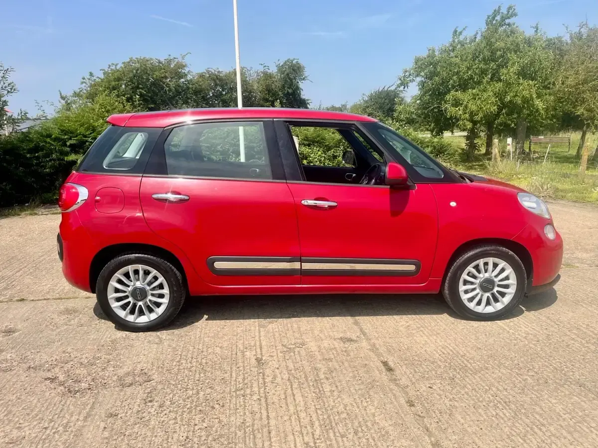 Used Fiat 500L Lounge 85 HP (62 kW) 2013 Red MPV
