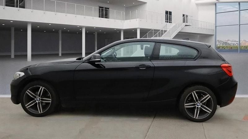 Used BMW 118 Sport Line 2017 Sapphire black Hatchback
