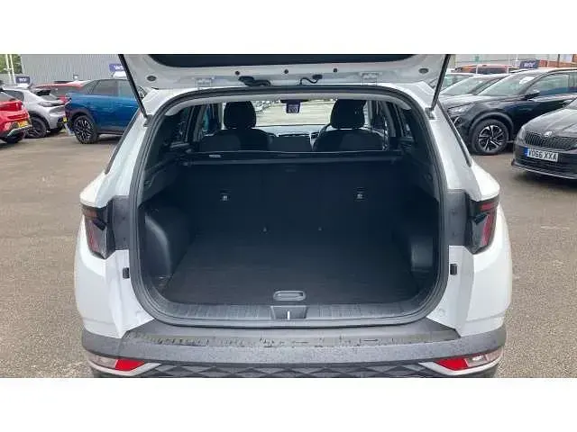 Used Hyundai Tucson SE 150 HP (110 kW) 2021 White SUV