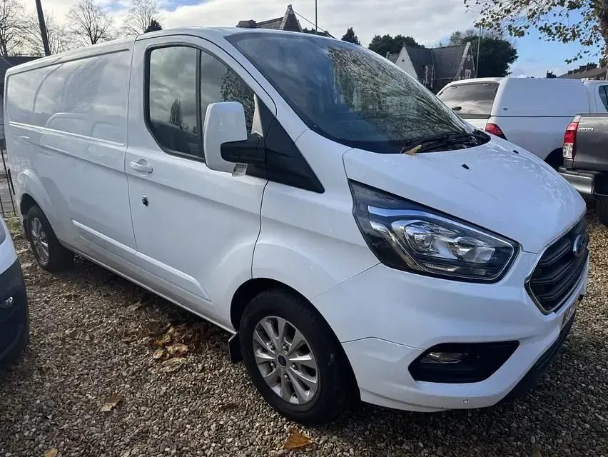 Used Ford Transit Custom Limited 130 HP (95 kW) 2021 White Van