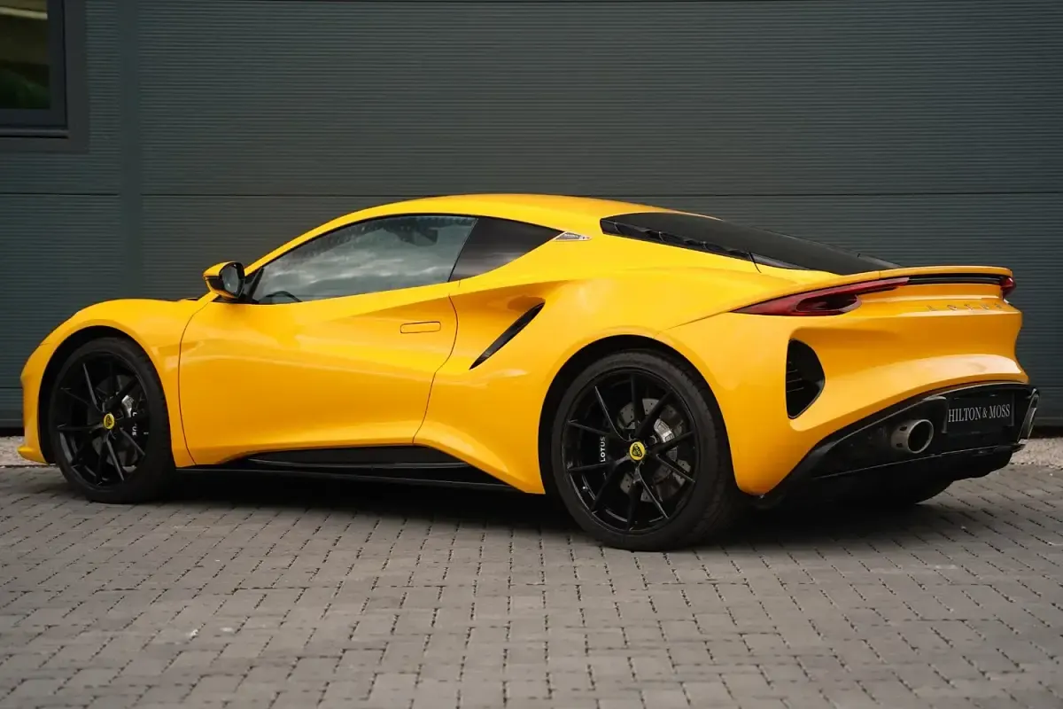 Used Lotus Emira 405 HP (297 kW) 2023 Yellow Coupe