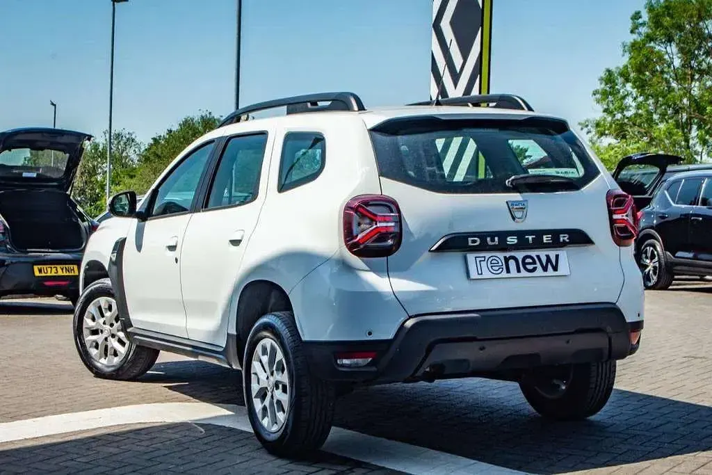 Used Dacia Duster Comfort 91 HP (66 kW) 2022 White SUV