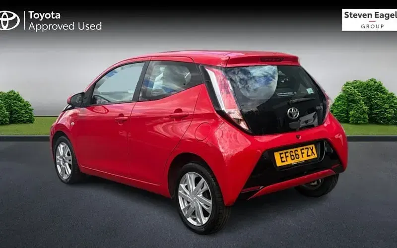 Used Toyota Aygo x-press 69 HP (50 kW) 2016 Red Hatchback