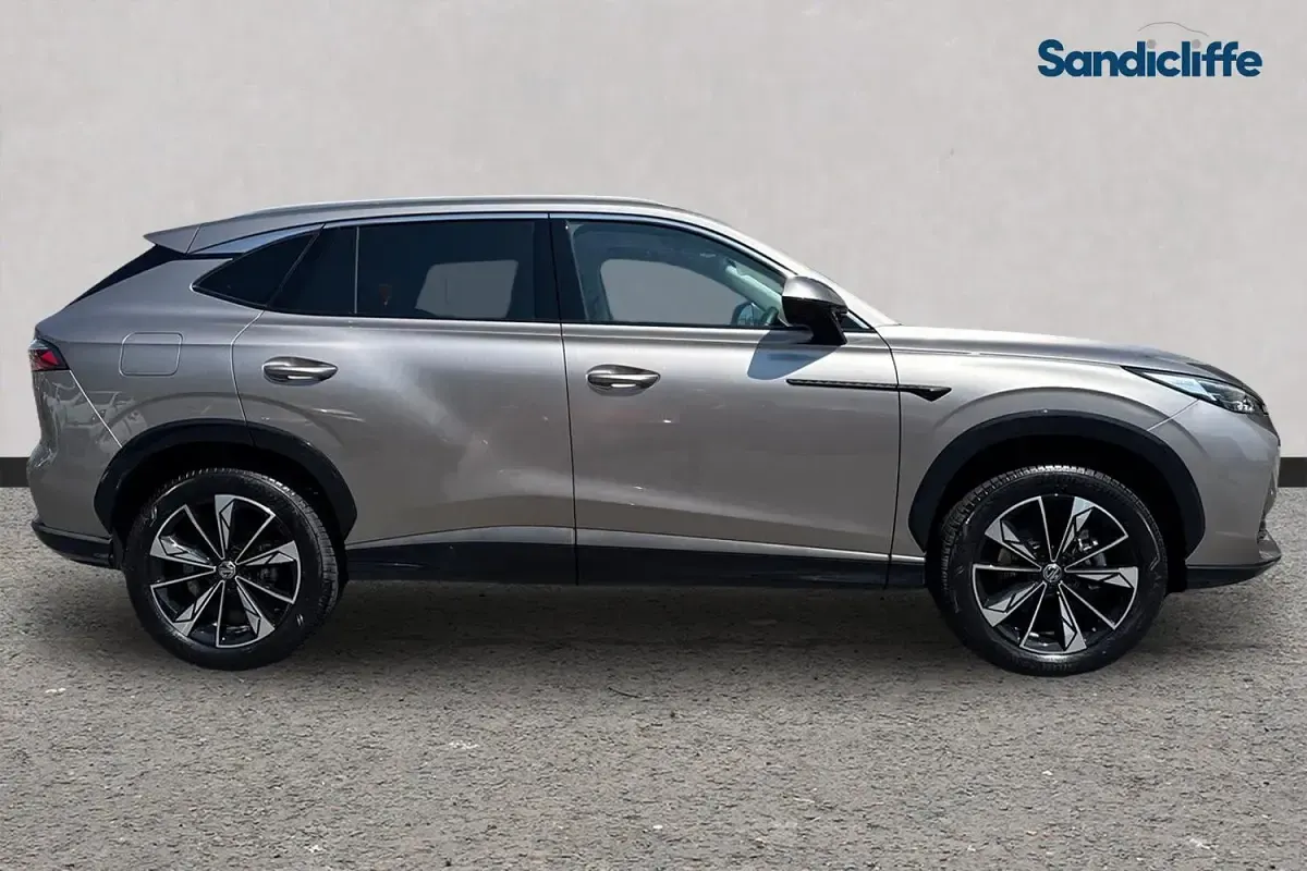 Used MG HS Trophy 170 HP (125 kW) 2024 Metallic  cosmic silver SUV